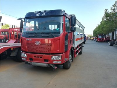 國六新規(guī)下危險(xiǎn)品貨物運(yùn)輸車整車價(jià)格變化及其影響因素分析